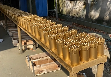 دکمه بیست رشته شده